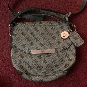 GUESS Crossbody Bag in Green - Y2K vintage fashion